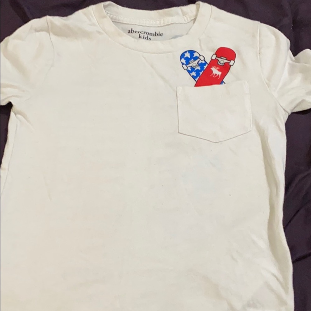 Abercrombie kids size 5/6 boys tshirt